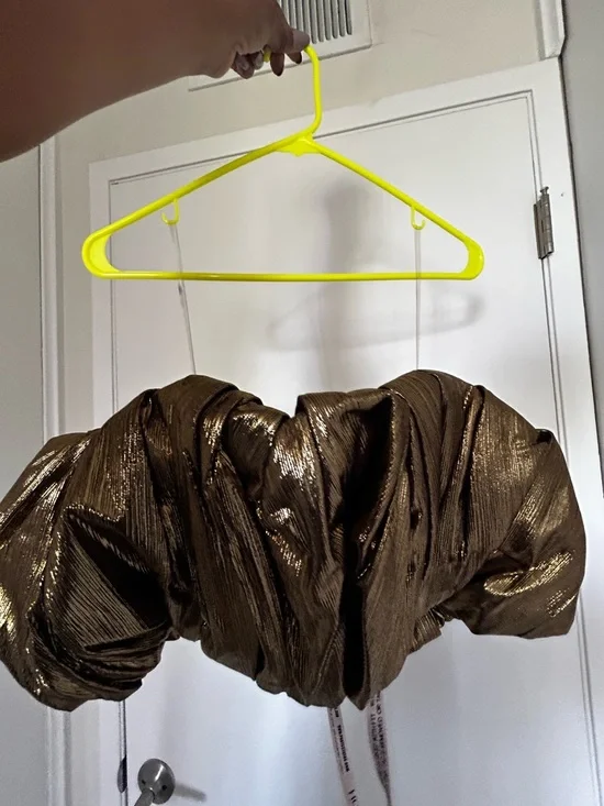 House of CB Metallic Gold Off-Shoulder Ruffle Crop Delphina Top - NWT - XS - Picture 4 of 11